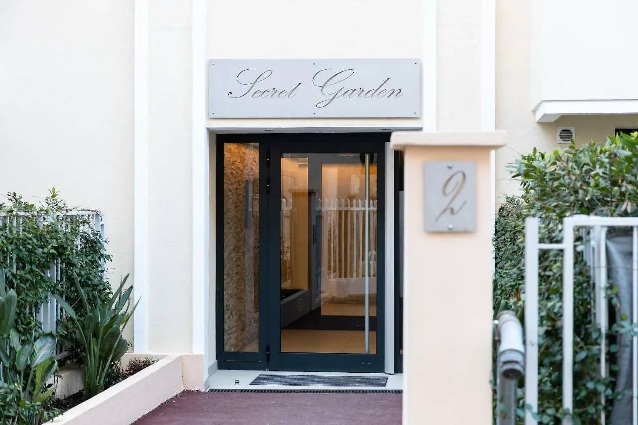 Apartment 2-Br With Terrace And Pool In The Heart Of Palm Beach Cannes France